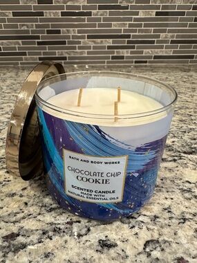 Bath & Body Works: 14.5 Oz 3-Wick Candle: Chocolate Chip Cookie